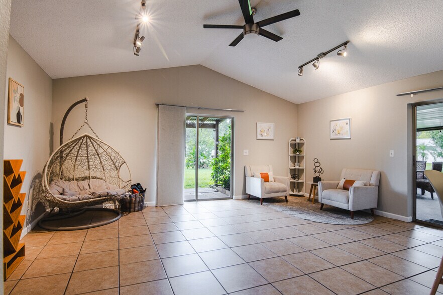 Building Photo - 888 Florida Pky