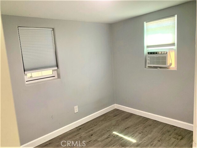 Building Photo - 417 S Flower St