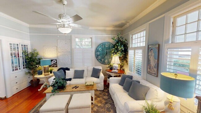 Building Photo - Spacious Historic Home on a Large Corner Lot - Walkable to Many Restuarants and Parks