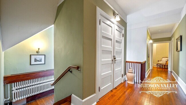 Building Photo - 5 Trinity Pl