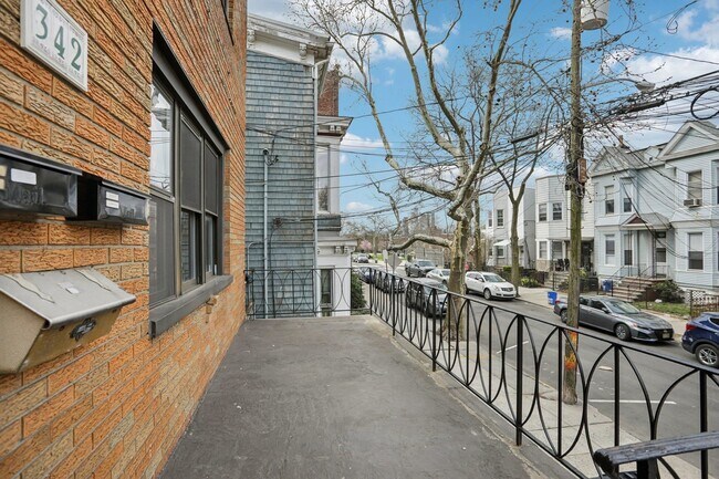 Building Photo - 342 Ogden Ave.