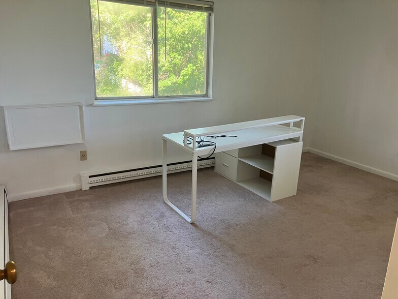 Building Photo - 37 Belmont St