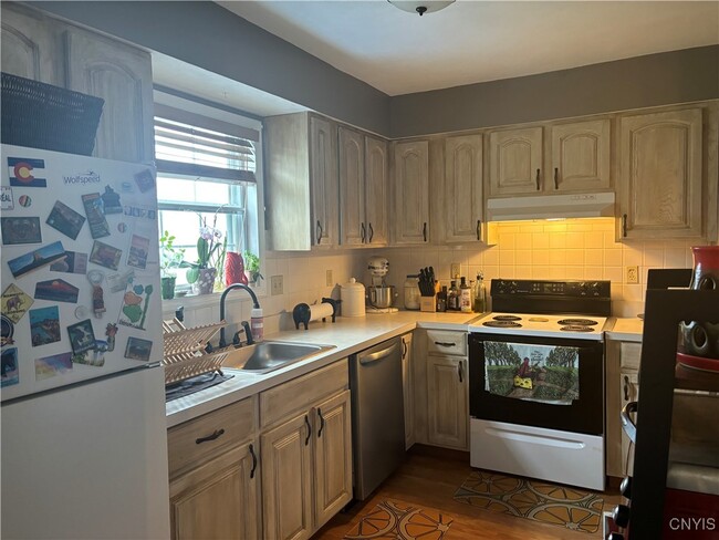 Building Photo - 214 Wildwood