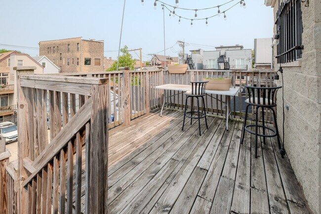 Building Photo - 1342 N Cleaver St