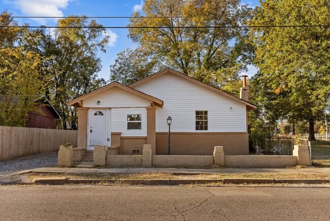 Primary Photo - Newly Renovated 4 Bedroom 2 Bath Home.