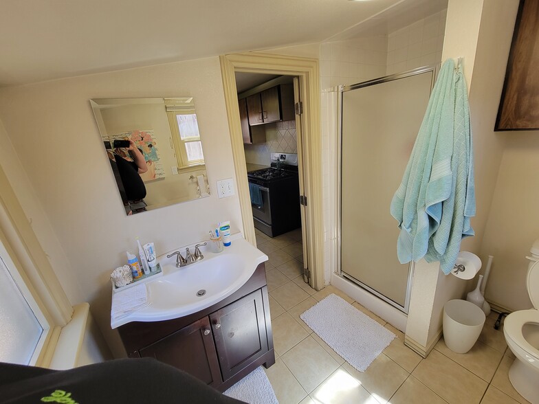 Building Photo - 1675 Ulster St