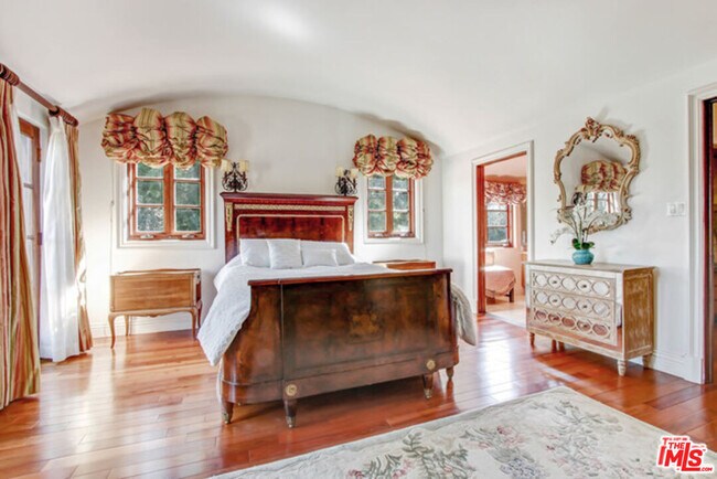 Building Photo - 725 Foothill Rd