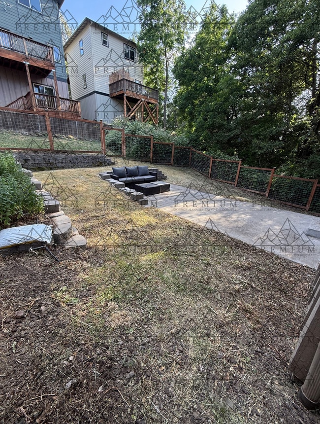 Building Photo - 3 Bedroom 4 Bathroom - Hood River