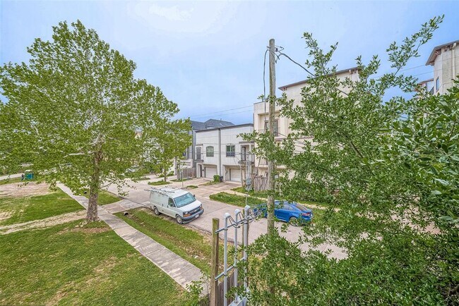 Building Photo - 6014 Hamman St