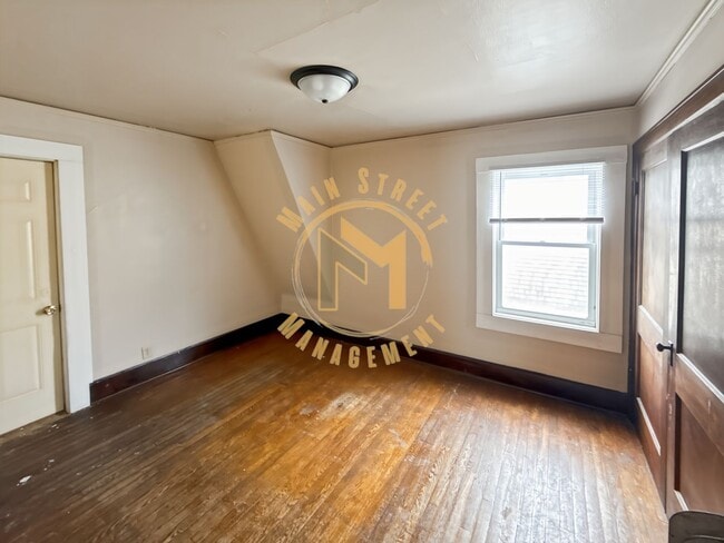 Building Photo - 1580 Elm St