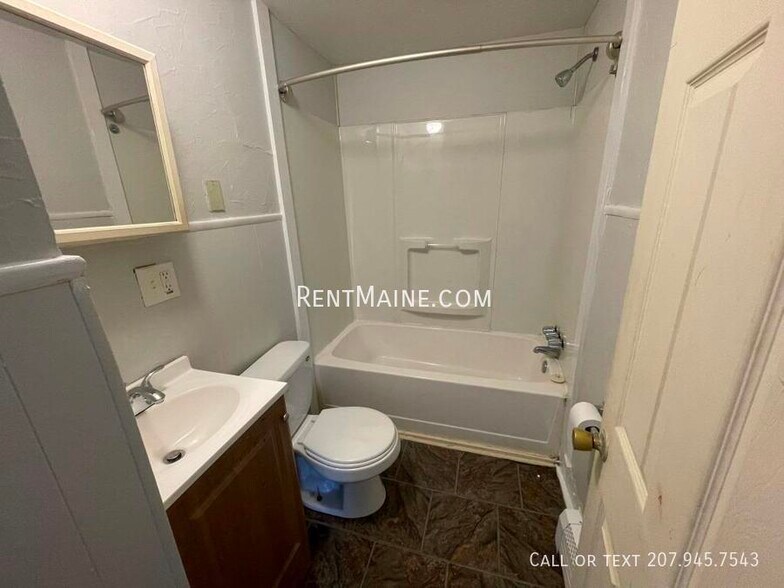 Building Photo - 22 Birch St