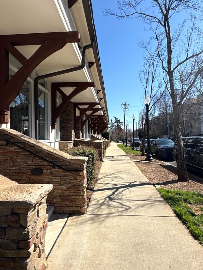 Building Photo - Fantastic Condo in South End!