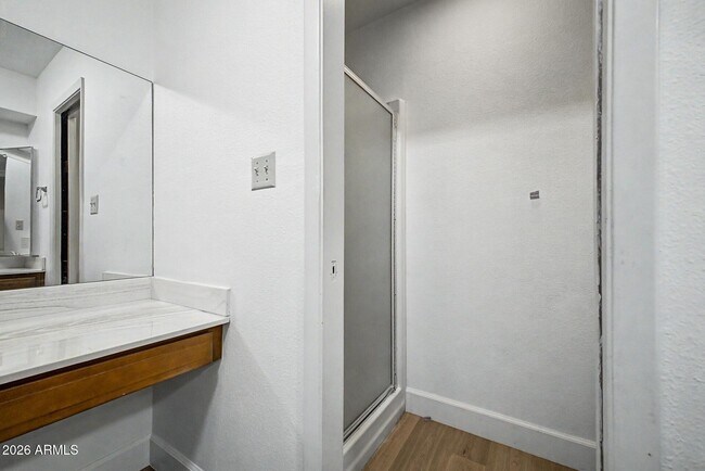 Building Photo - 5207 S Hazelton Ln