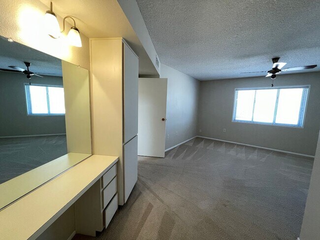 Building Photo - 16810 N Boswell Blvd
