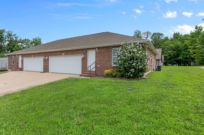 Building Photo - 2644/2646 Travelers Way