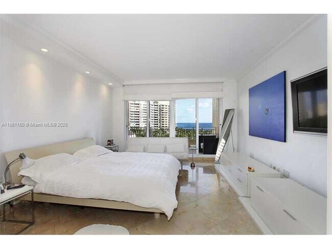 Building Photo - 799 Crandon Blvd