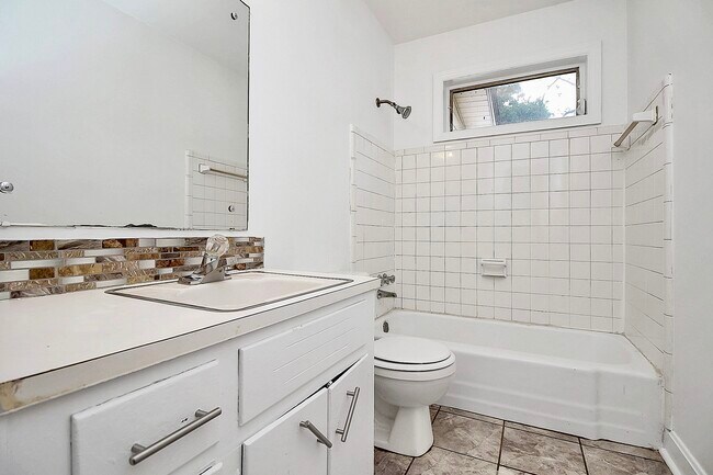 Building Photo - 4401 Ridgeley Dr