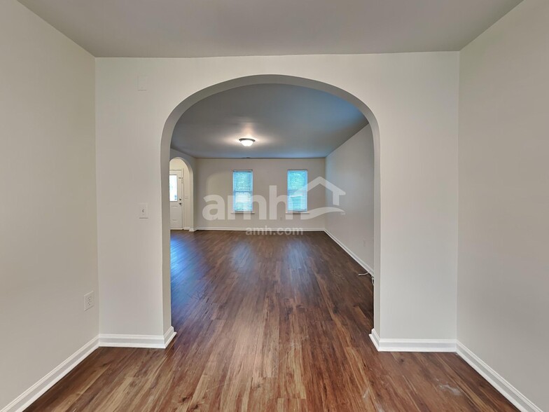 Building Photo - 4401 Cobble Creek Ln