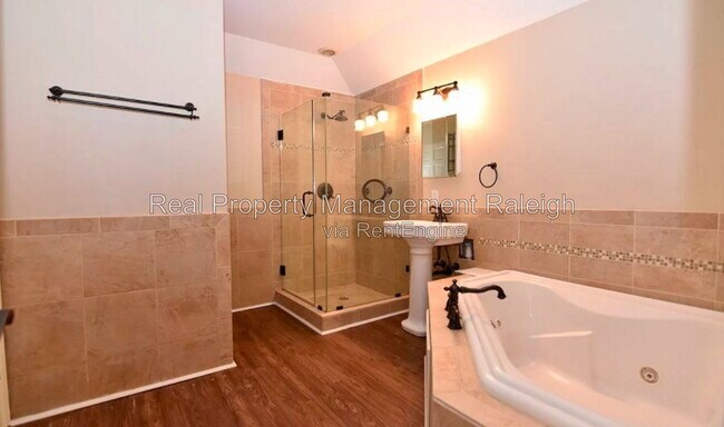 Building Photo - 3528 Eden Croft Dr