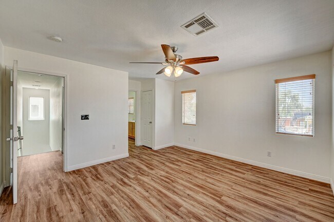 Building Photo - Fully Remodeled 3 Bed/ 2.5 Bath Home For Rent