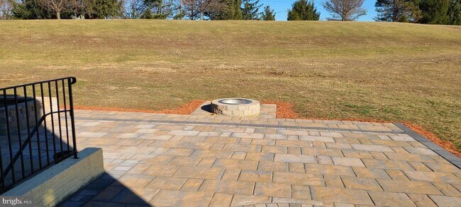 Building Photo - 15309 Lions Den Rd