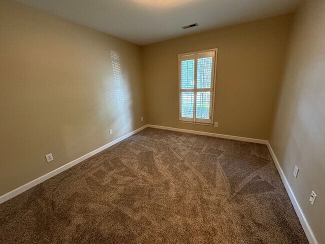 Building Photo - AVAILABLE TO SHOW!!!