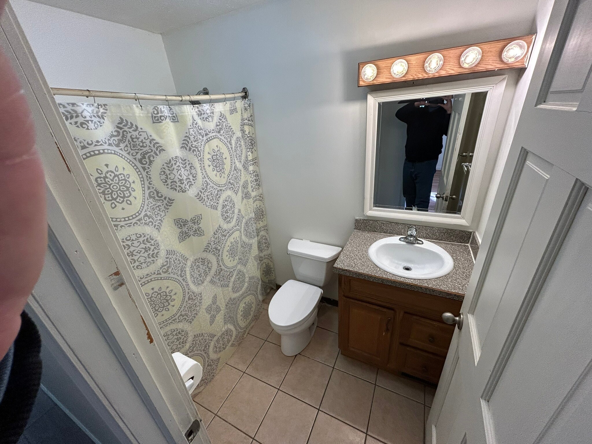 Main Bathroom - 1882 Paul Dr