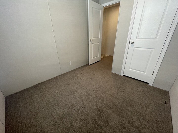 Building Photo - 38039 Leverette Ave