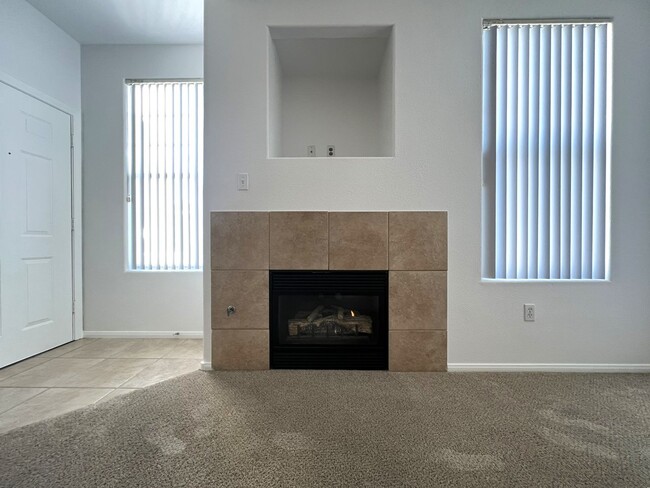 Building Photo - 3 Bedroom Condo with 1 Car Garage