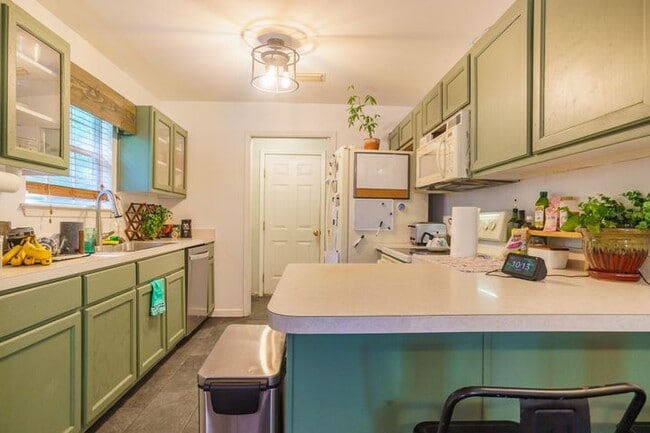 Building Photo - 8294 Pamplona St