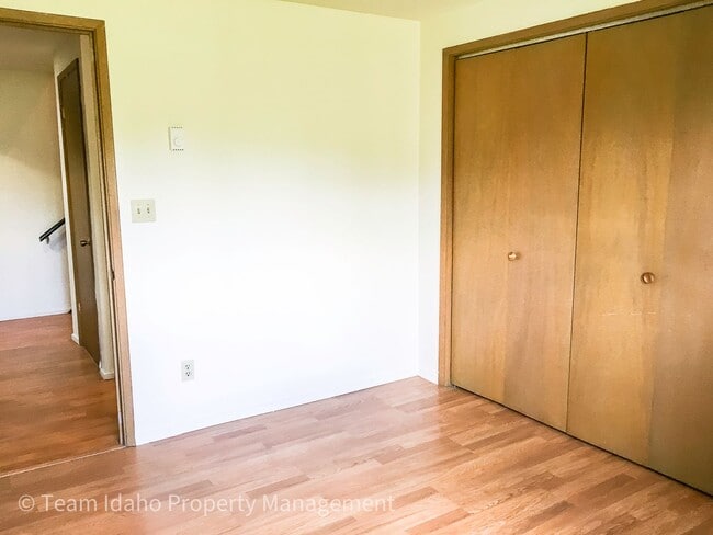 Building Photo - Taylor Ave Tri-Plex