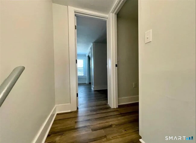 Building Photo - 30 Anthony St