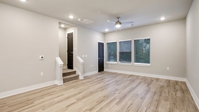 Building Photo - 3353 Wynwood Dr