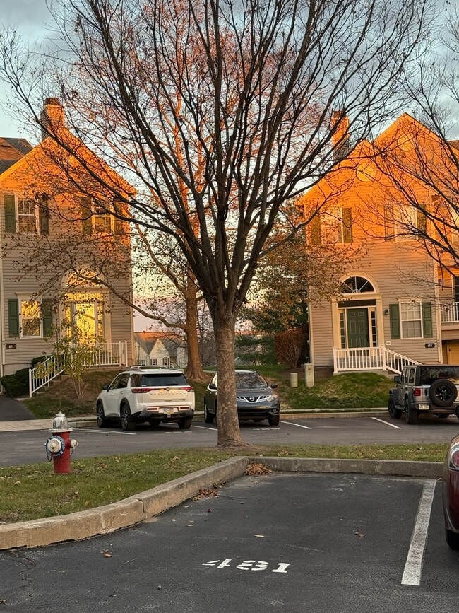 Building Photo - 481 Stoneglen St