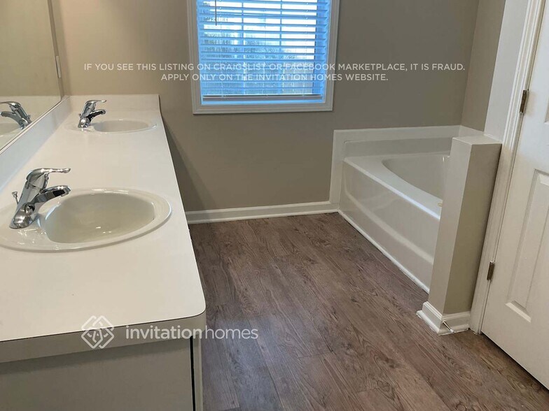 Building Photo - 5126 Thorin Oak Cir