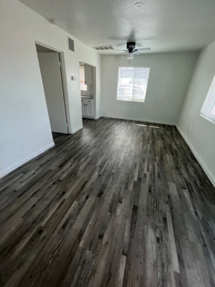 Building Photo - 920 E Montebello Ave