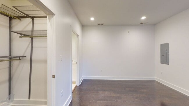 Building Photo - 3306 9th St NE