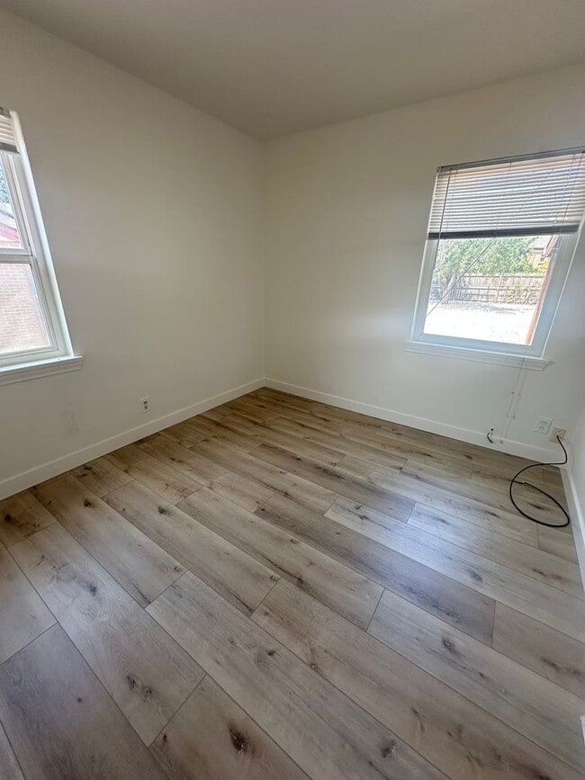 Building Photo - GET $500 OFF THE FIRST MONTHS RENT!!!!