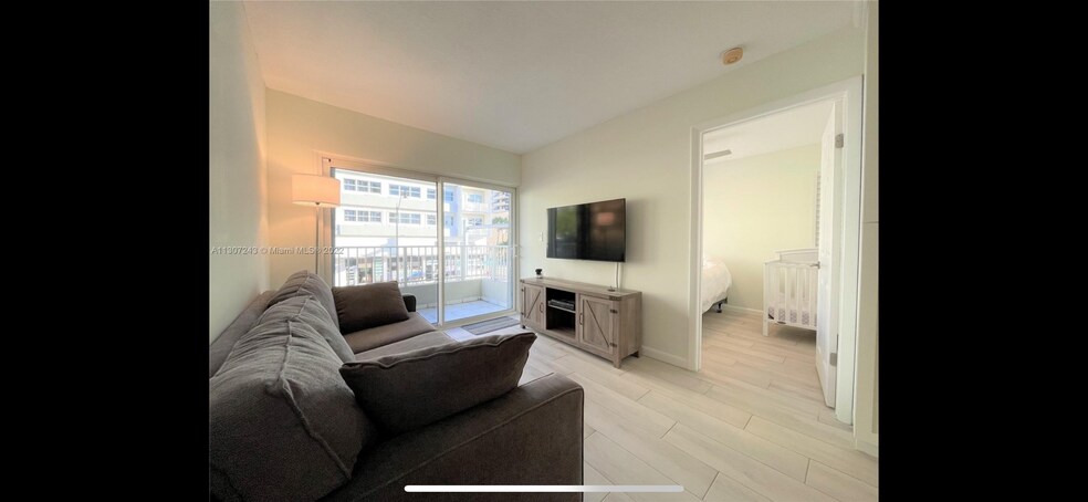 Building Photo - 2600 Collins Ave
