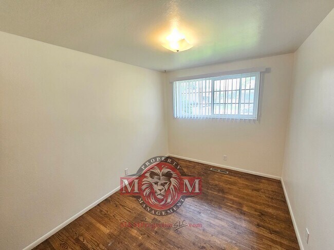Building Photo - Spacious 5 Bd 3 Ba Home Cottonwood Heights