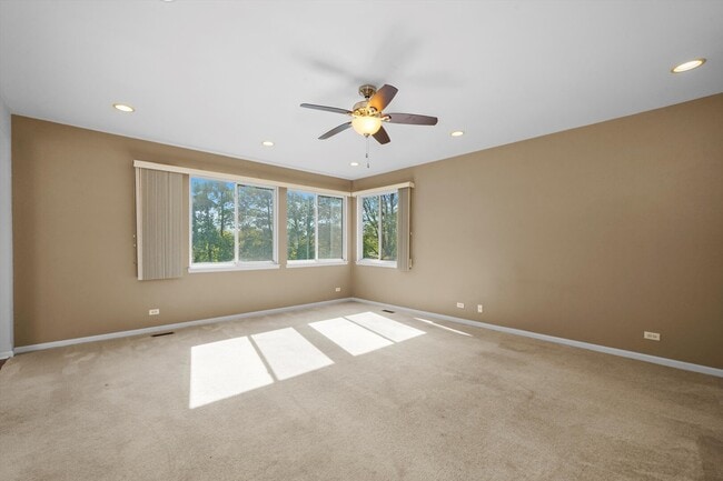 Building Photo - 3251 Thunderbird Ct E