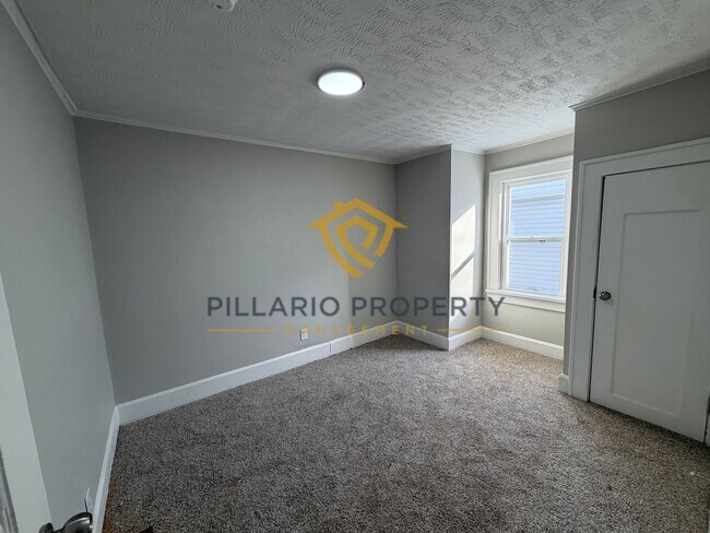 Building Photo - 711 W 22nd St