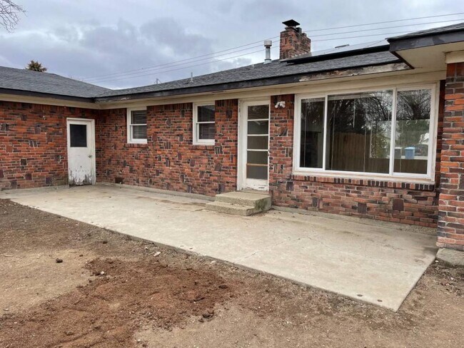 Building Photo - 1322 Middleton Rd