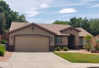 Building Photo - Snow Canyon Home!