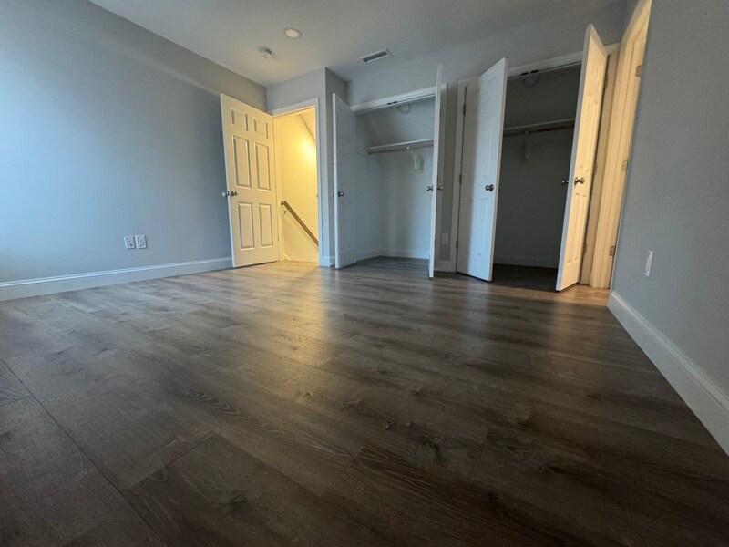 Building Photo - 10 Bouton St