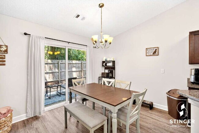 Building Photo - 13 Brindlewood Dr