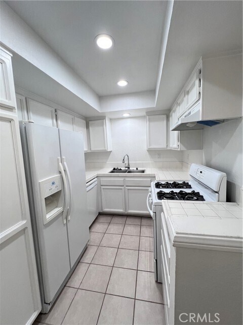 Building Photo - 8167 Vineyard Ave