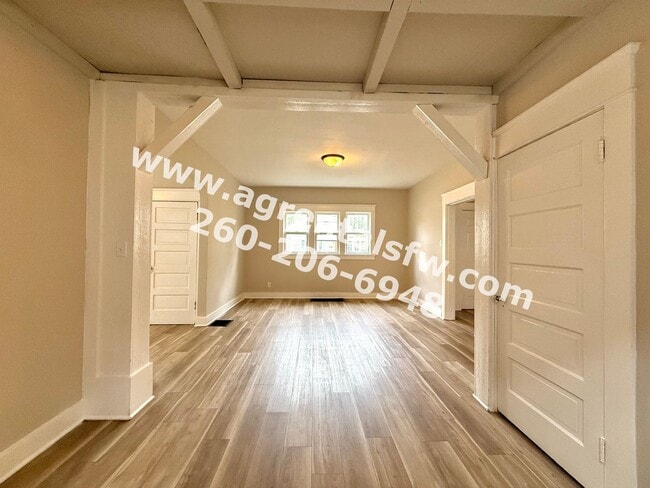 Building Photo - 3 Bedroom House
