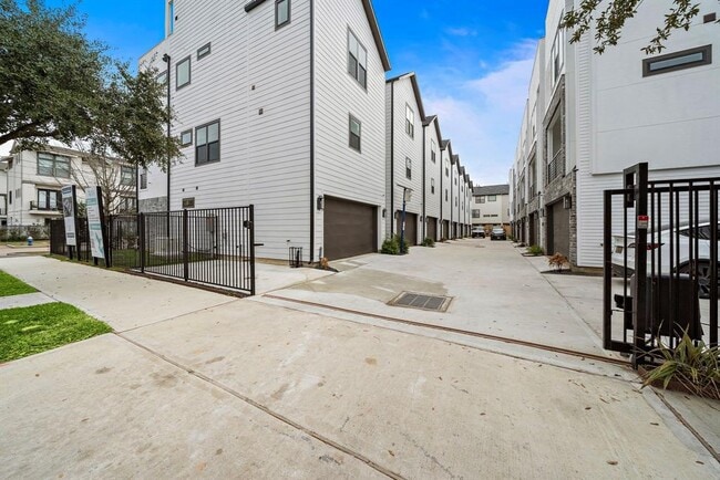 Building Photo - 2617 Jackson St