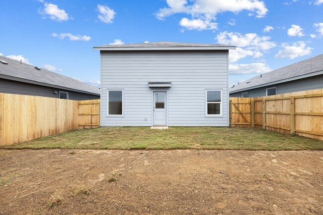 Building Photo - 972 Creek